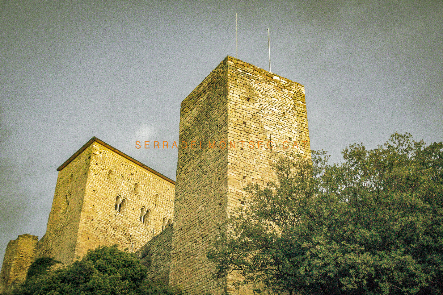 Castell de Llordà. Llordà, Isona i Conca Dellà. Conca Dellà, Pallars Jussà. Lleida, Catalunya. Montsec de Rúbies (o de Meià).