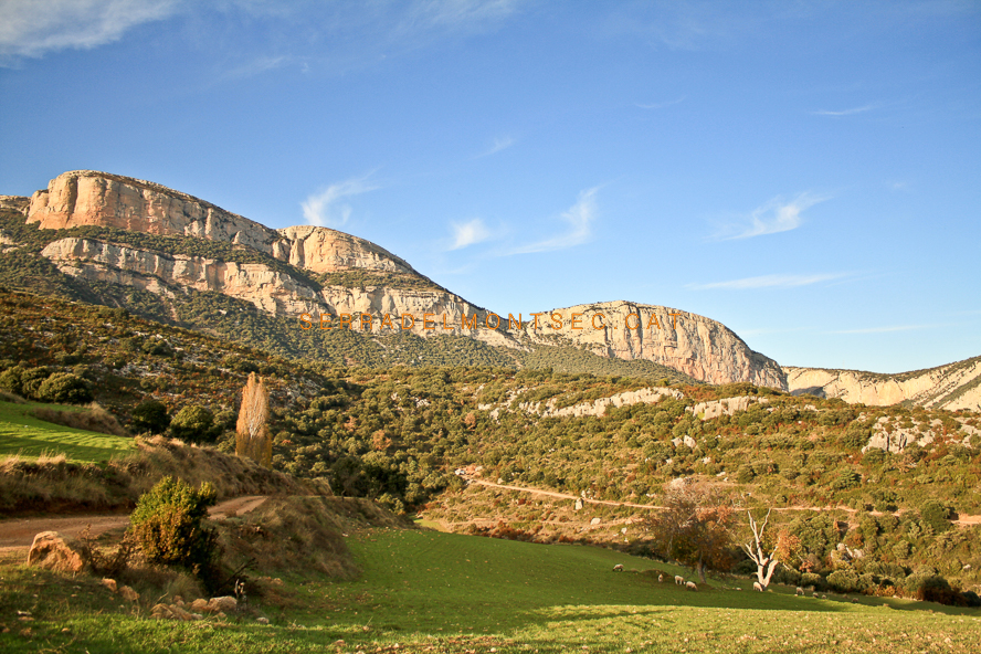 Paisatge de la Roca Alta i Roca dels Arços des del Puig de Meià Vilanova de Meià. La Noguera, Lleida. Catalunya. Montsec de Rúbies (o de Meià).