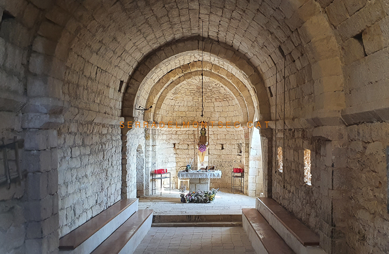 Interior de l'ermita de la Mare de Déu del Castell, Sant Llorenç de Montgai. Camarasa, La Noguera. Aspres del Montsec. Lleida, Catalunya.