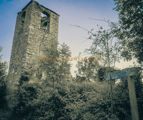 Antiga església de Sant Martí de Soperuny per on passa la ruta circular PR-HU 247: L'Hostalet - El Sas - Soperuny - Coll de Vent - Iscles Alt (Barri de Solans) – Puimolar – L'Hostalet. Cornudella de Valira, Areny de Noguera, La Terreta. Ribagorça d'Osca, Aragó.