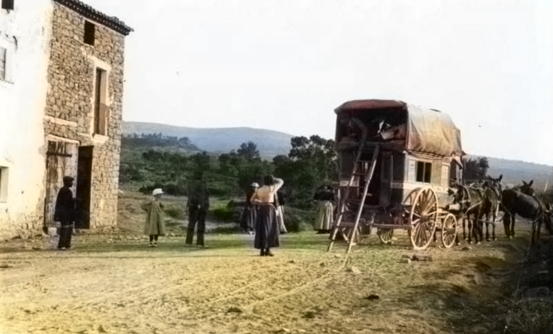 Any 1902. Diligéncia fent parada a l'Hostal de Baix de Folquer, al camí de Comiols. Autor: desconegut. Artesa de Segre, La Noguera. Lleida, Catalunya. Montsec de Rúbies (o de Meià).