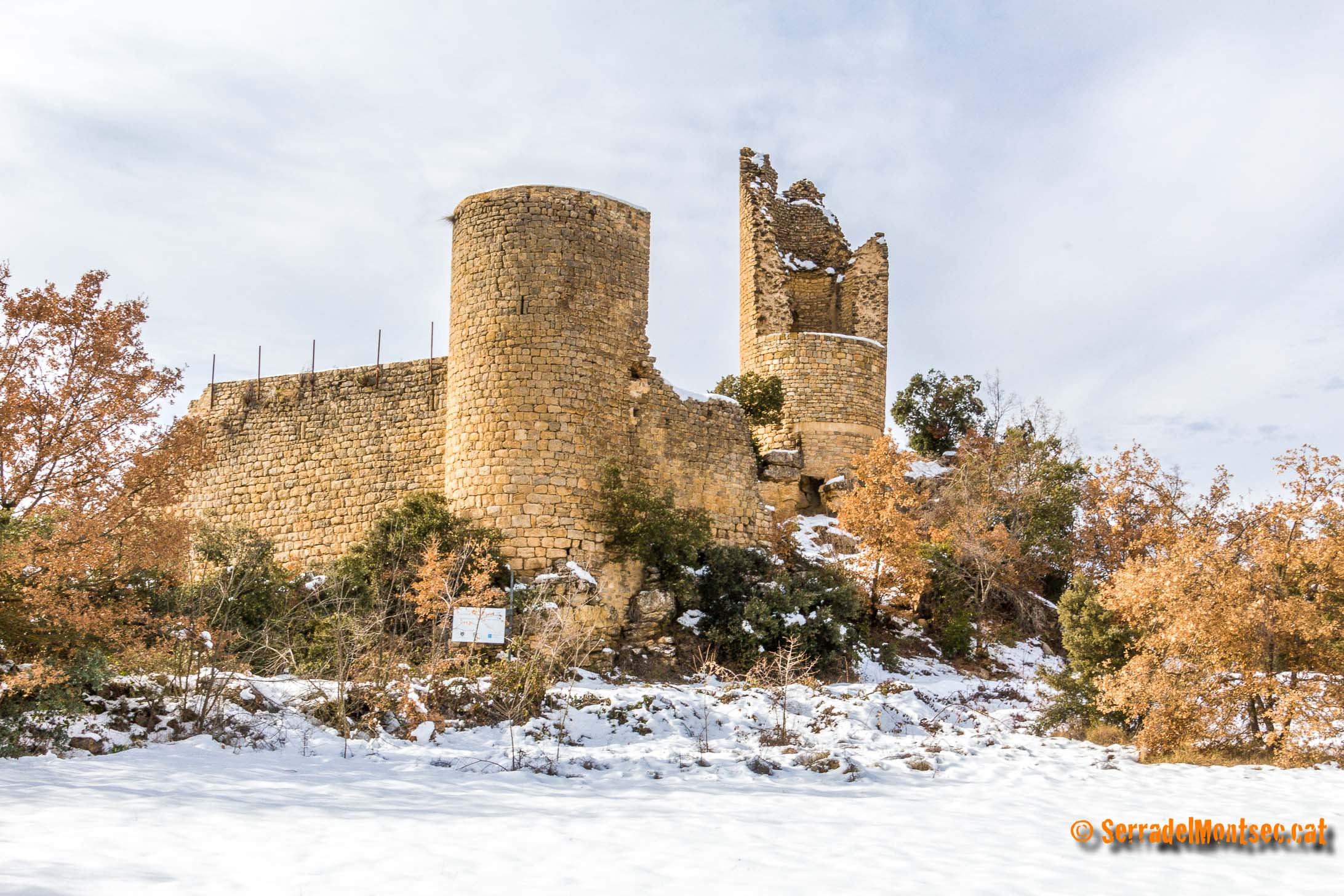Castell de Sant Gervàs a Sant Miquel de la Vall. Pallars Jussà. Lleida, Catalunya. Montsec de Rúbies.