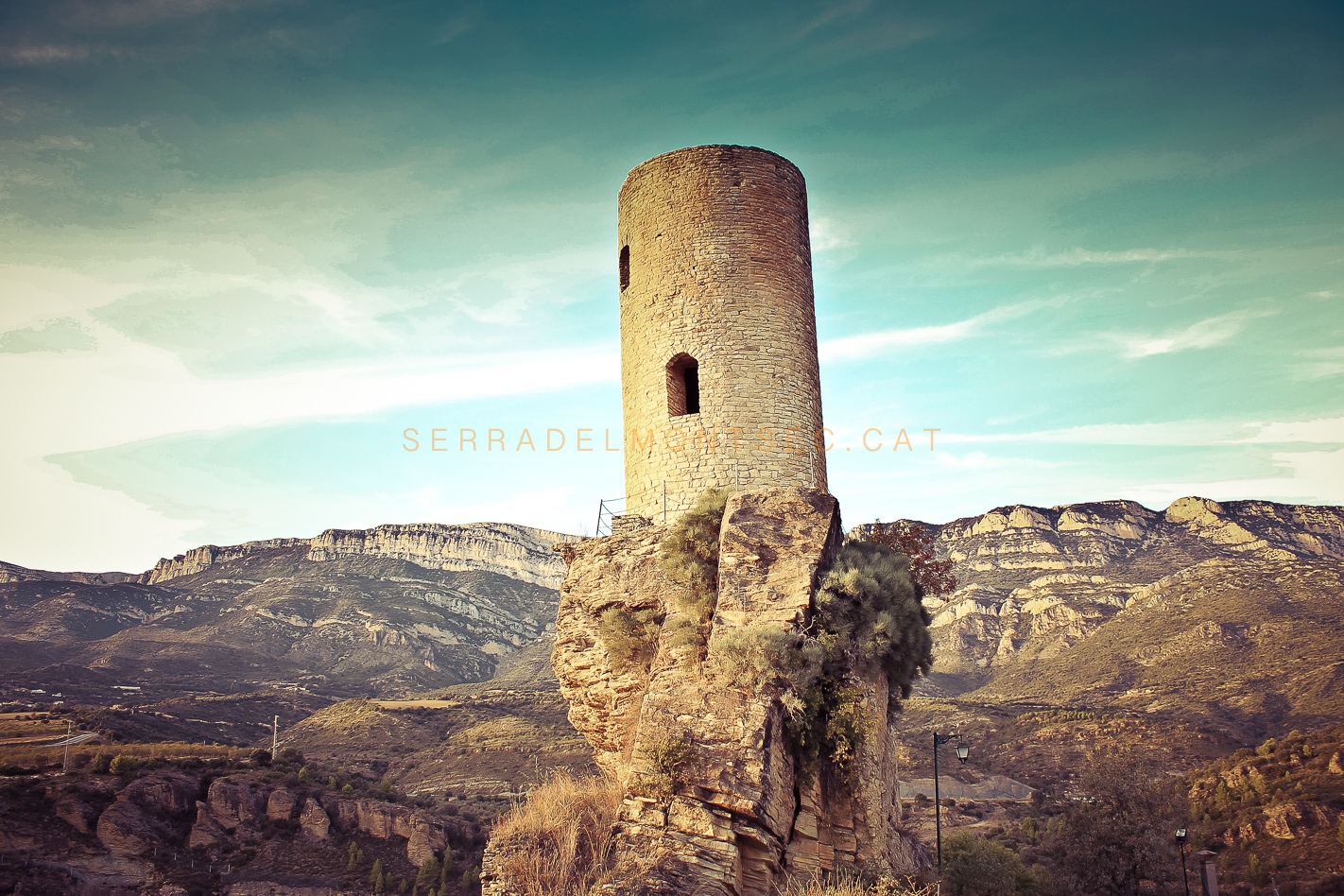 Torre de l'antic castell de la Baronia de Sant Oïsme. Camarasa, La Noguera. Serra del Montsec. Lleida, Catalunya.