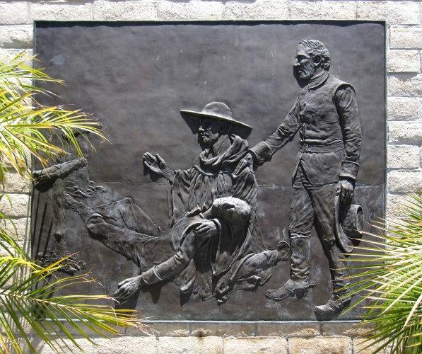 Monument commemoratiu de l'arribada de les expedicions de Gaspar de Portolà a San Diego l'any 1769. El monument es troba a prop d'on el vaixell 'Sant Antoni' va encorar a la badia de San Diego el 4 de maig de 1769. 