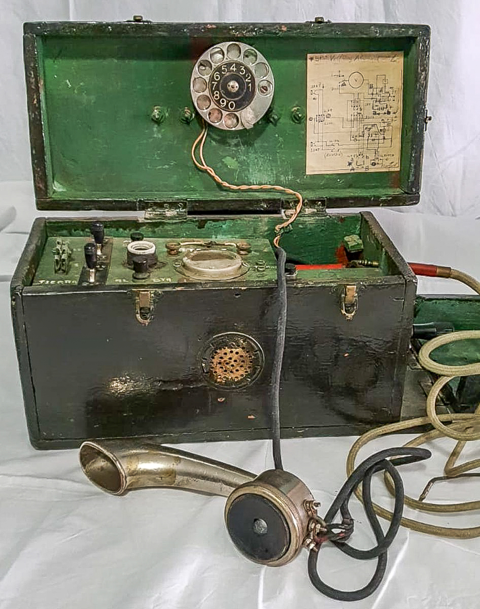 Telèfon de proves original utilitzat a la primera central automàtica de l'estat, inaugurada a Balaguer l'any 1923. Foto de historiatelefonia.com